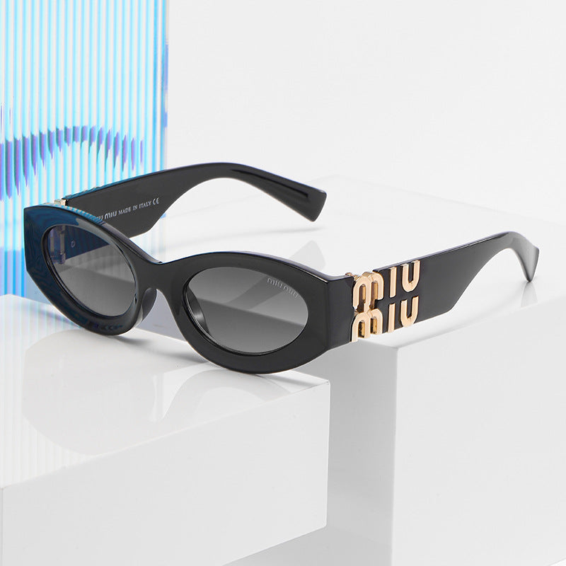 Retro cat-eye sunglasses