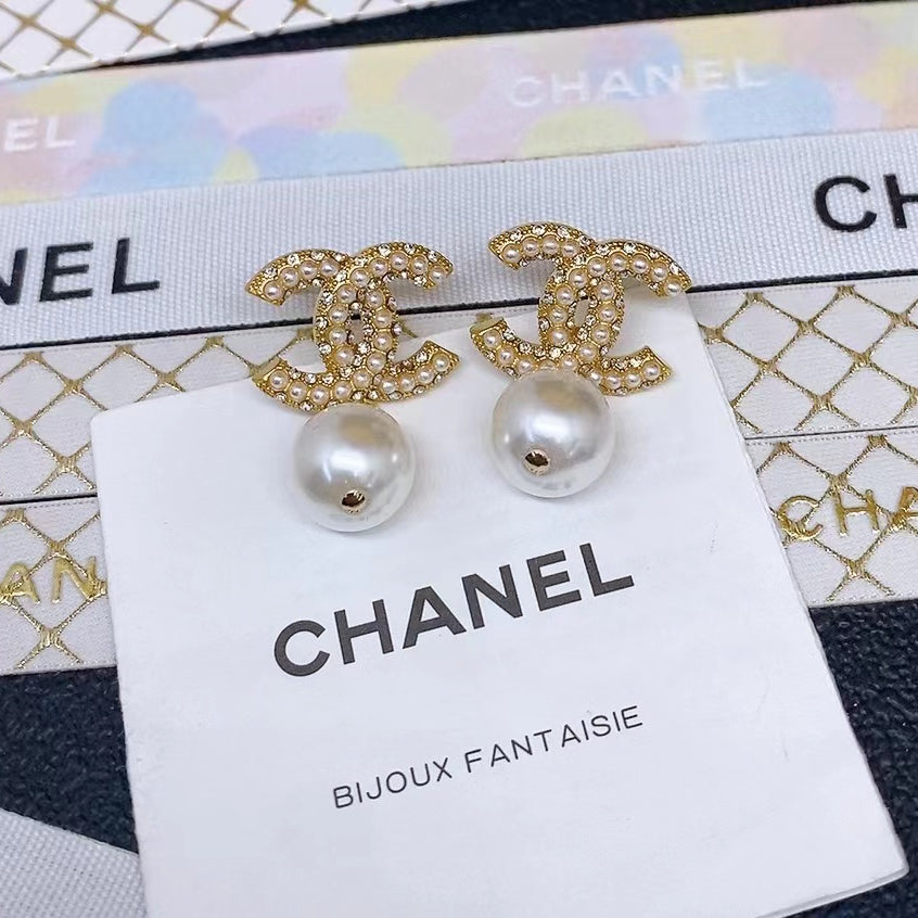 Classic Pearl Earrings