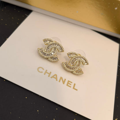 Elegant and classic women's logo earrings