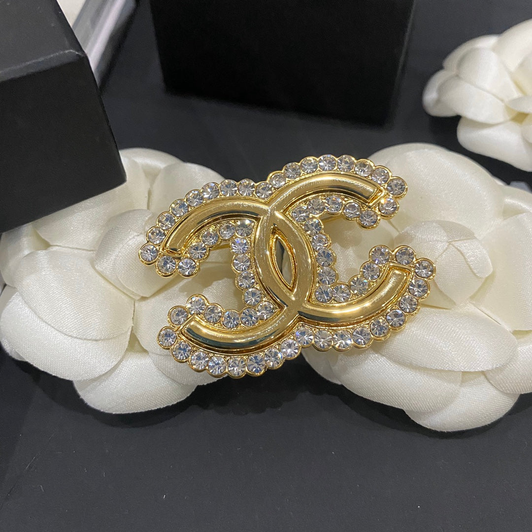 Premium Diamond Edge Gold Brooch