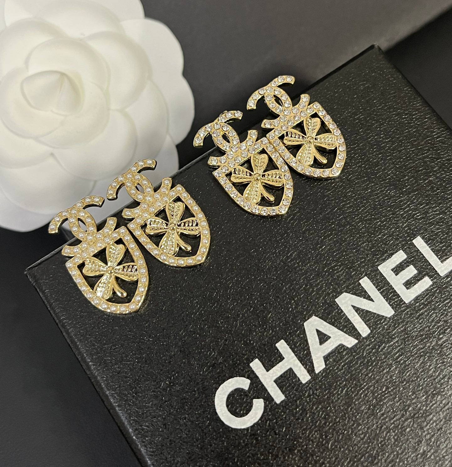 Shield diamond earrings