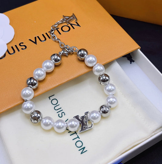 Fashion pearl bracelet